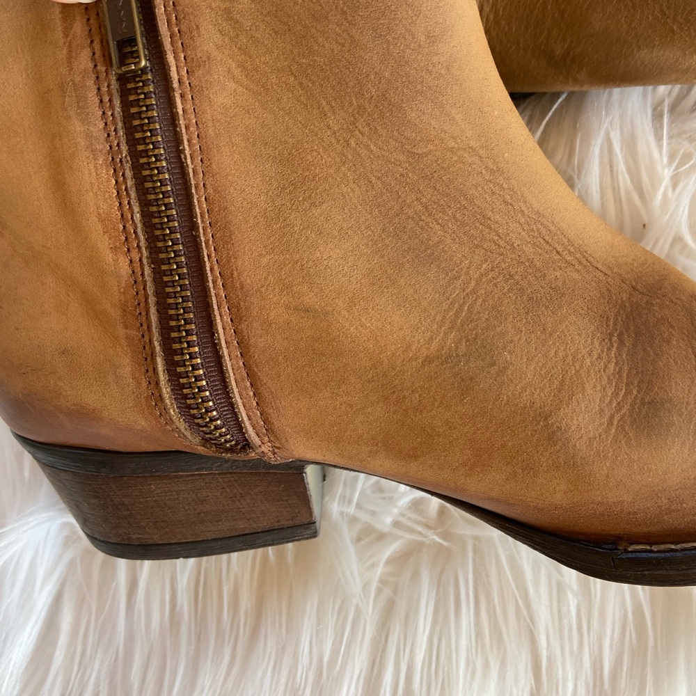 Circle G Fringe Tan Nubuck Leather Ankle Boots Size 9 - Picture 10 of 16